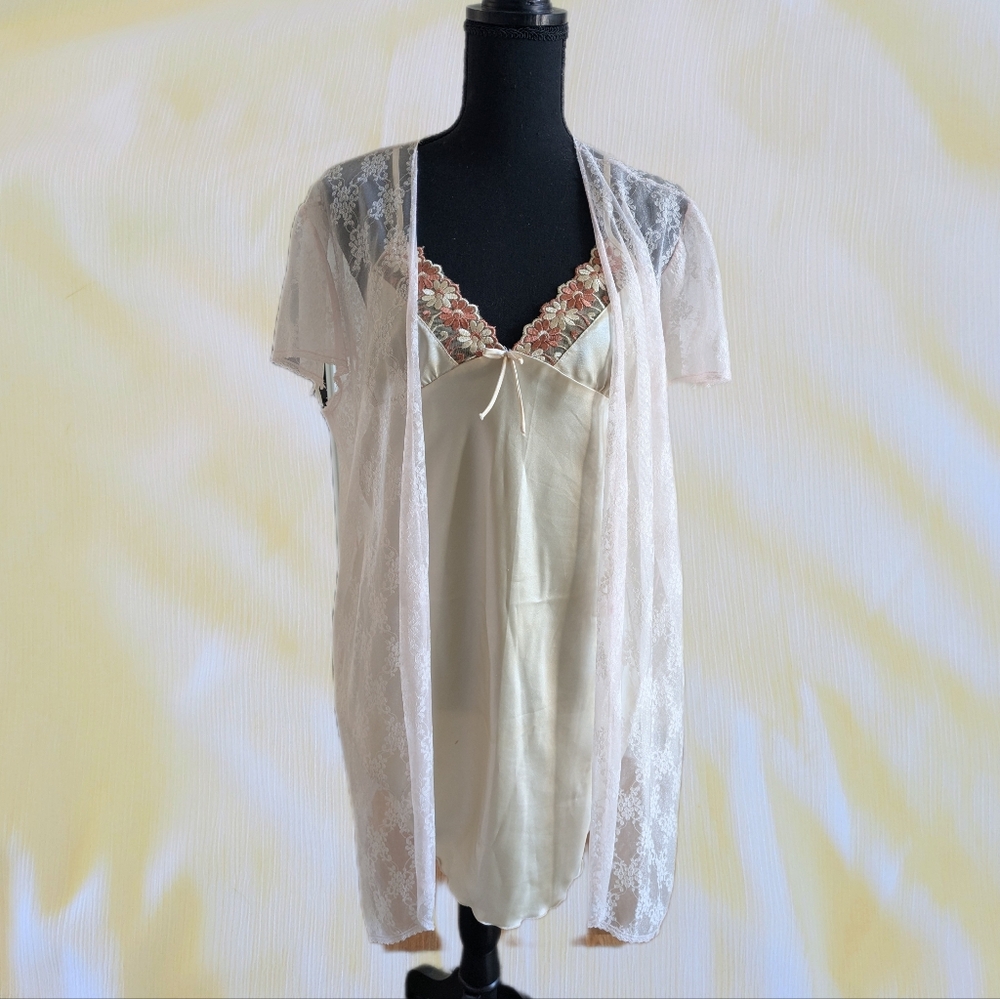 VTG Pale Pink Lace Kimono Robe